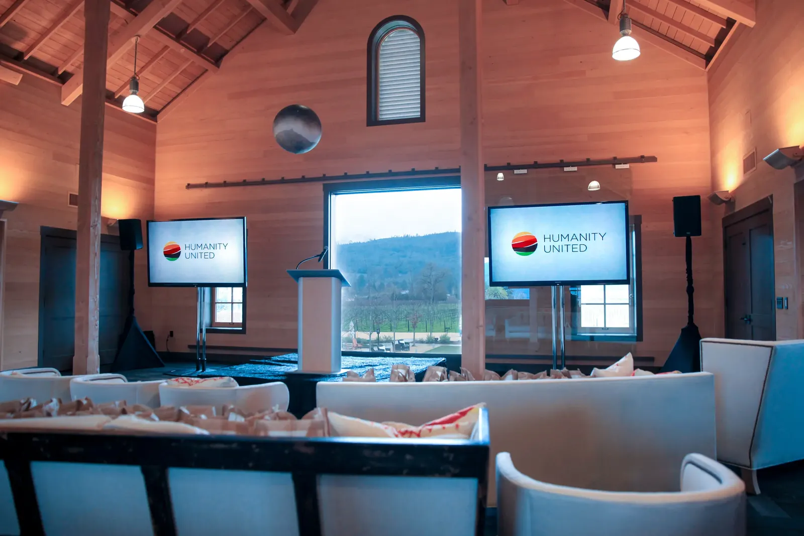 80'' Monitor Setup at Hall Winery
