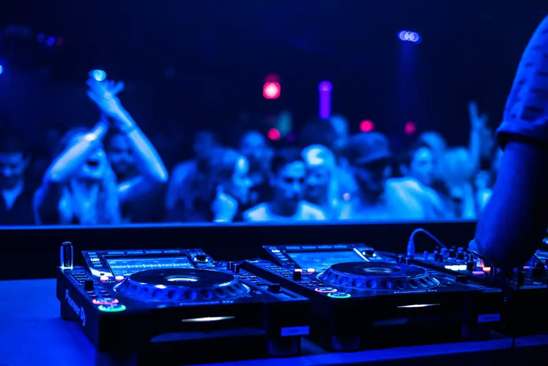 CLUB STYLE DJ SOUND SYSTEMS