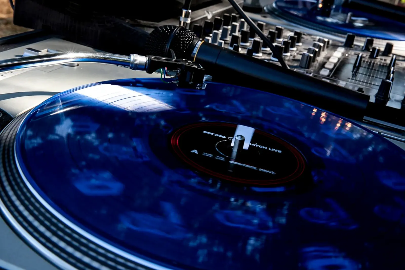 DJ sound system with Rane mixer and Technics turntables
