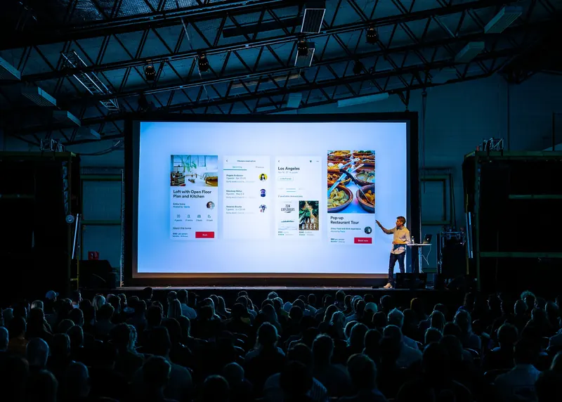 HD PROJECTORS / SCREENS